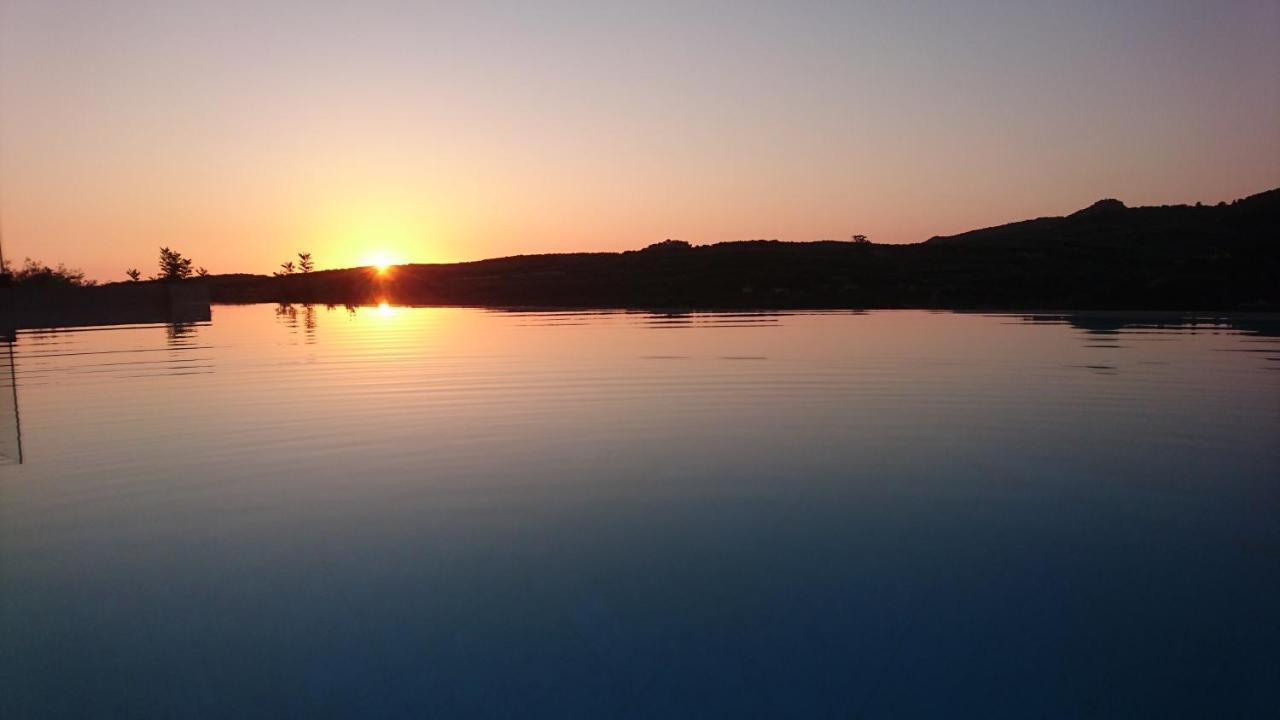 Loutraki  Villa Olive Valley מראה חיצוני תמונה